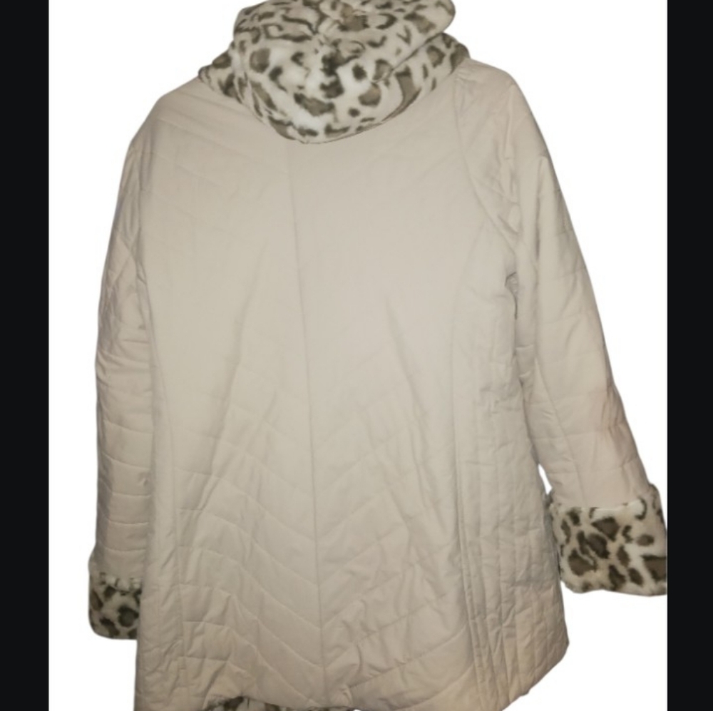 Dennis Basso Cheetah/Ivory Reversible Coat Size XL - Picture 5 of 6